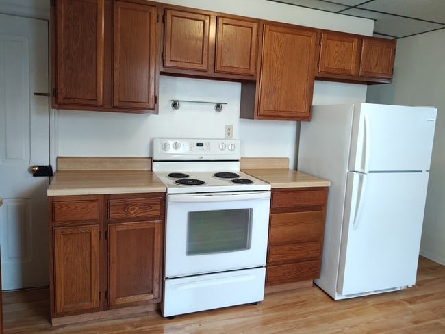 Kitchen - 13 Cameron Ave