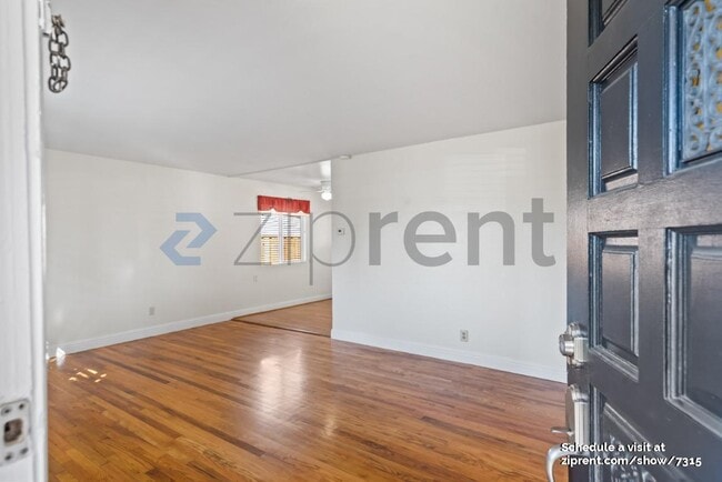 Building Photo - 3534 E Hills Dr