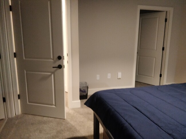 room - 111 Linebacker Ln