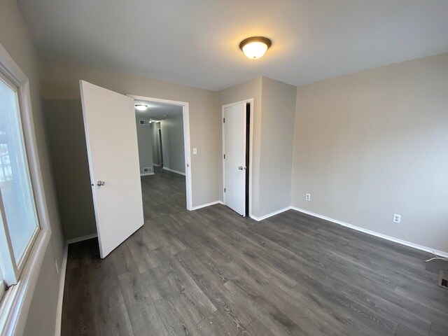 Foto del edificio - 230 Healy Ave