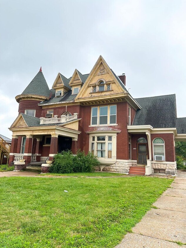 Primary Photo - 1128-1130 State St.
