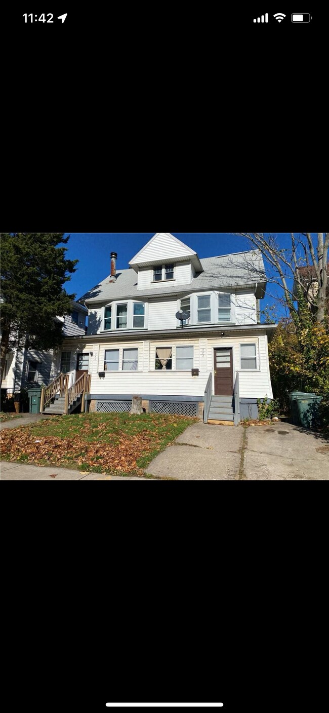 Building Photo - 550 Parsells Ave