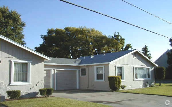 Primary Photo - 214 W Tokay St