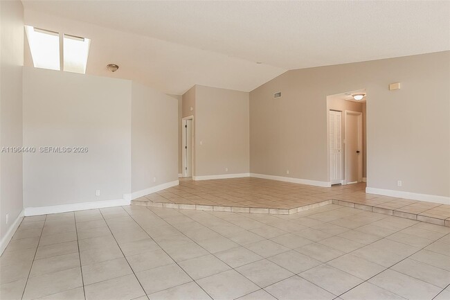 Building Photo - 1013 SW 49th Ave