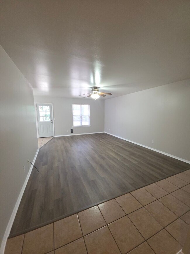 Foto del edificio - 102 Willow Creek Dr