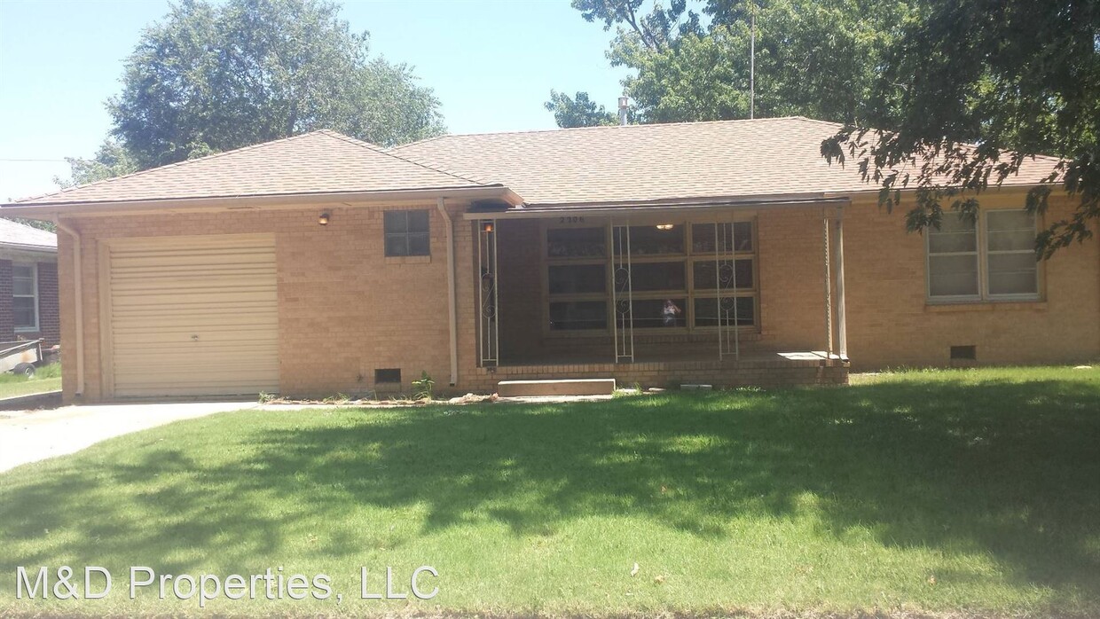 Primary Photo - 3 br, 1.5 bath House - 2206 Van Buren St.