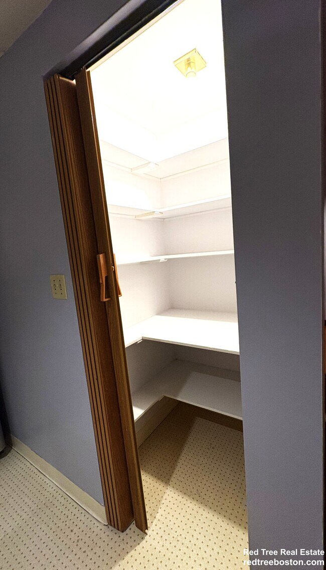 Foto del edificio - 28 Parkman St