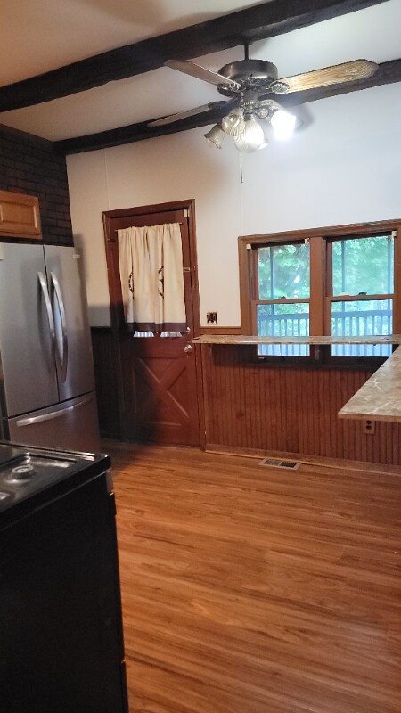 Foto del edificio - 569 Lakeside Ave