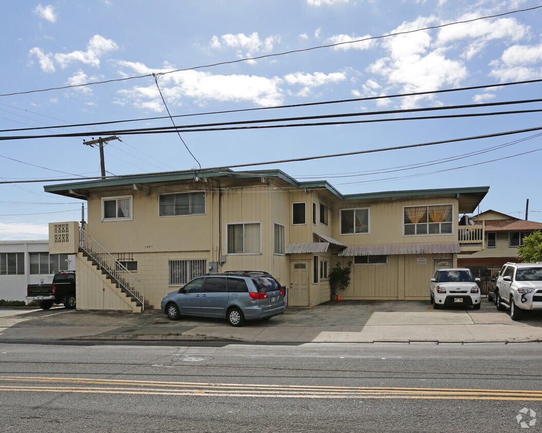 Building Photo - 1801 N School St