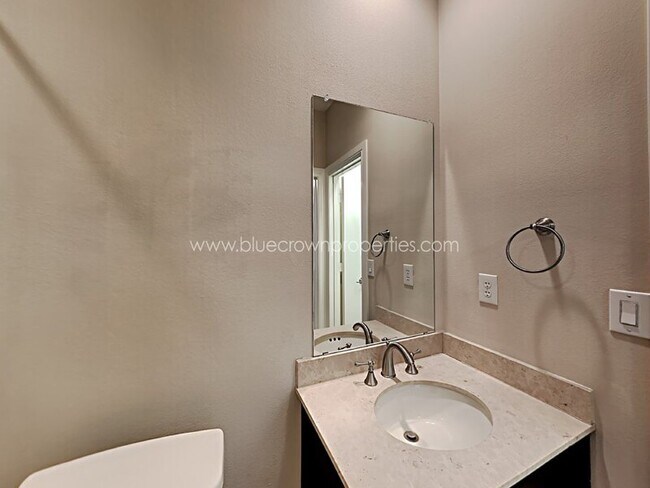 Foto del edificio - 3200 Ross Ave