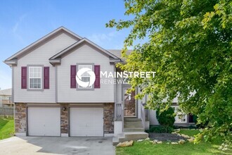 Building Photo - 1413 NW High View Dr