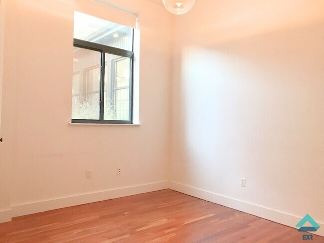 Foto del edificio - 180 Bainbridge St.