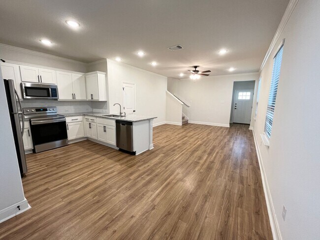 Foto del edificio - Cozy townhome in the heart of NW San Anton...