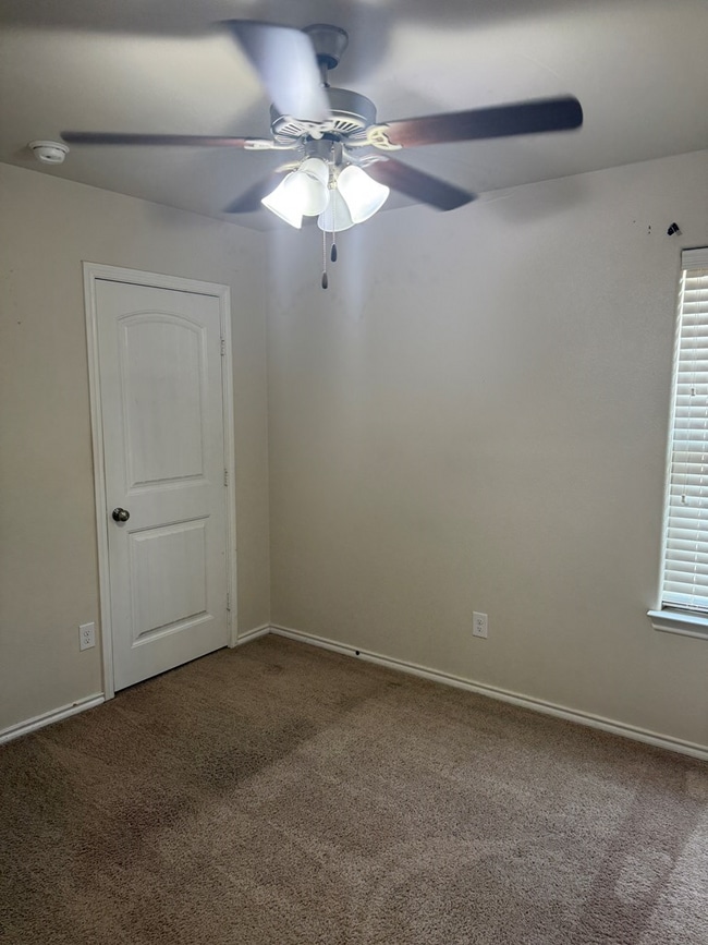 Building Photo - 9209 Sagebrush Ave