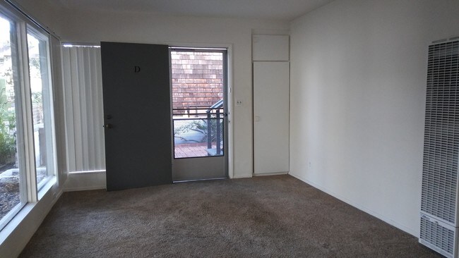 Building Photo - 807 Coronado Ct