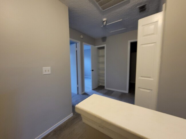 Building Photo - 5544 Cabot Dr N