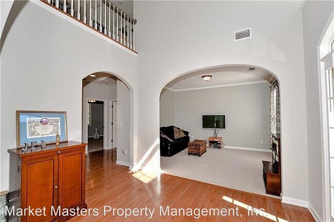 Building Photo - 5 br, 4 bath House - 7042 Bennington Lane
