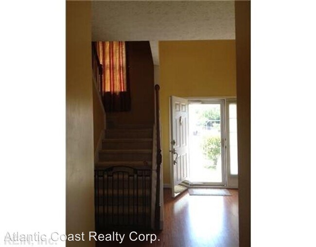 Building Photo - 5 br, 2.5 bath House - 8 Bohnert Drive