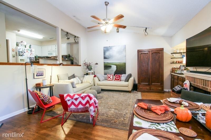 Primary Photo - 2 br, 2 bath Townhome - 6123 Summer Creek Cir