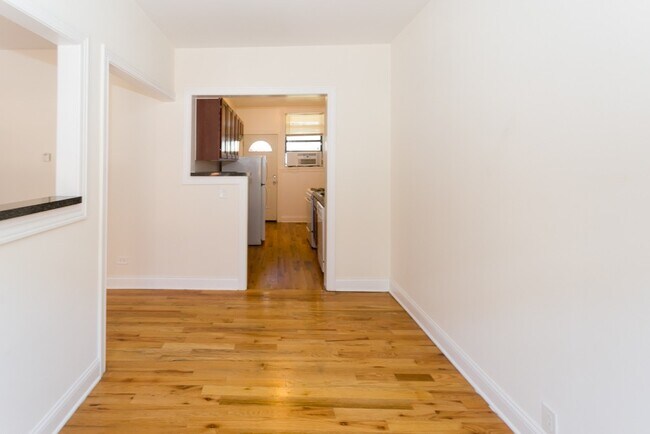 Foto del edificio - 834 W Waveland Ave