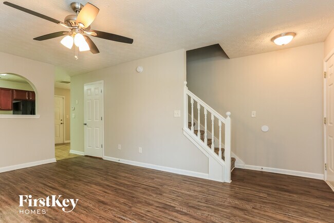 Building Photo - 2920 Two Lakes Cir