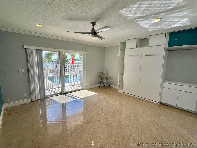 Building Photo - 4230 N Ocean Dr
