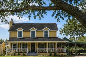 Building Photo - 803 Hennessey Dr