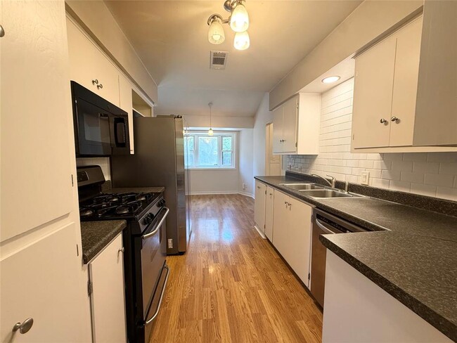 Foto del edificio - 6301 Emory Ln