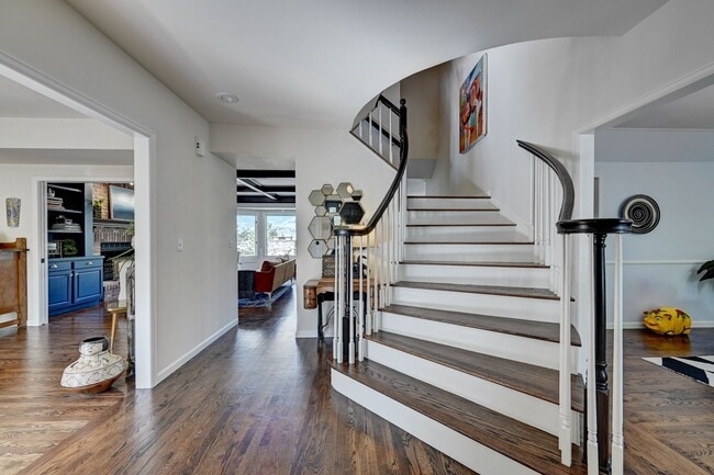 Building Photo - 4952 Cliff Point Circle West