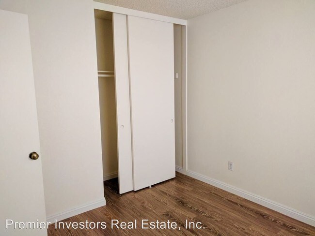 Building Photo - 2610 Blue Fox Dr