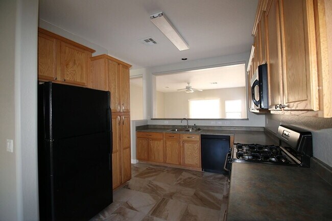 Building Photo - 15225 W Shaw Butte Dr