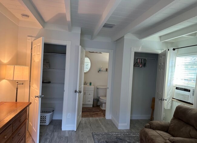 Building Photo - 1174 8th Ave N