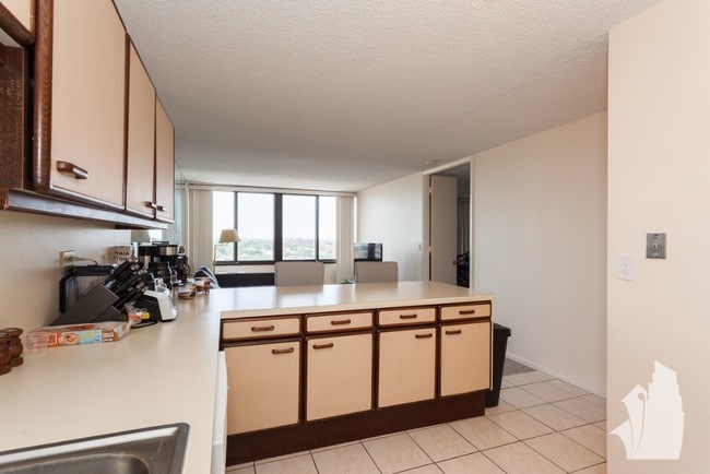 Building Photo - 2750 N Hampden Ct