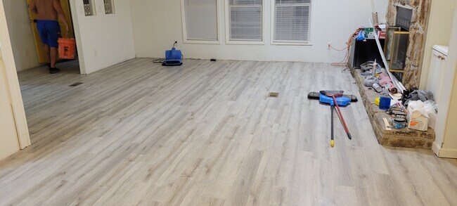 Foto del edificio - 633 Live Oak Ln