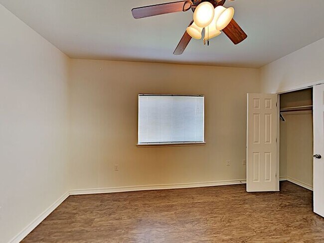 Foto del edificio - No Applications Fees* $500 off first month...