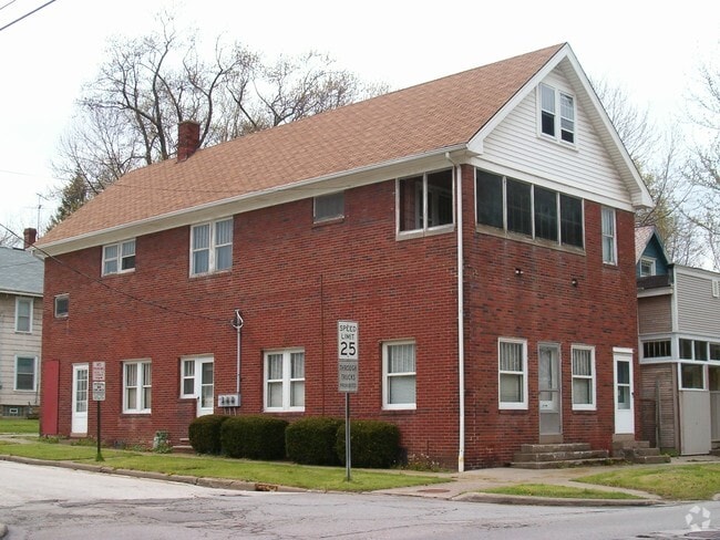 Building Photo - 1117 East Ave