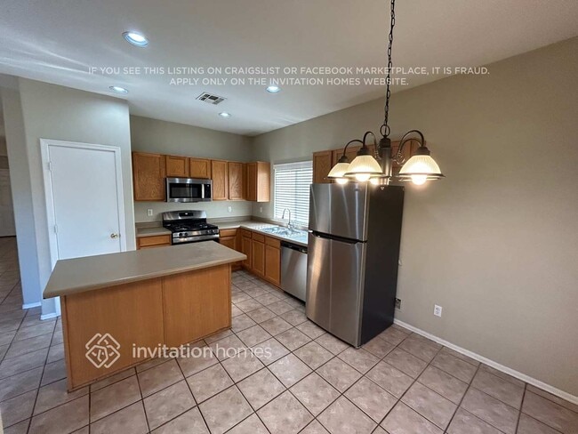 Building Photo - 1612 S 80th Dr