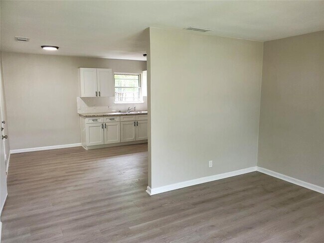 Foto del edificio - 8907 Shepard Dr