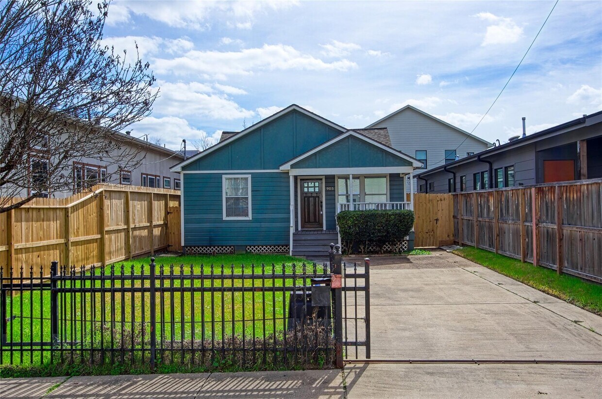 Building Photo - 905 Kern St