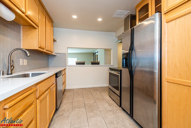 Building Photo - 802 San Rafael St