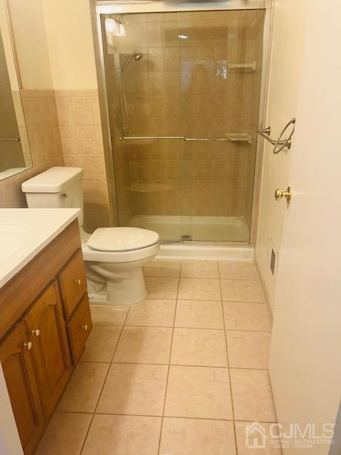 Building Photo - 303 Hampshire Ct