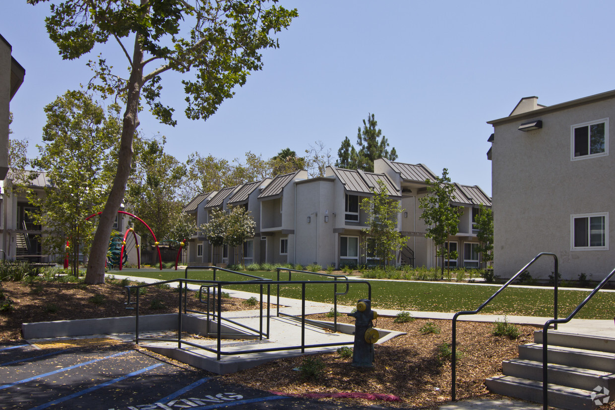 Building Photo - Poway Villas