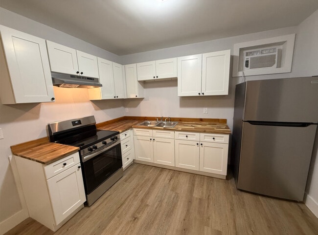 Building Photo - 404 Black Oak Dr