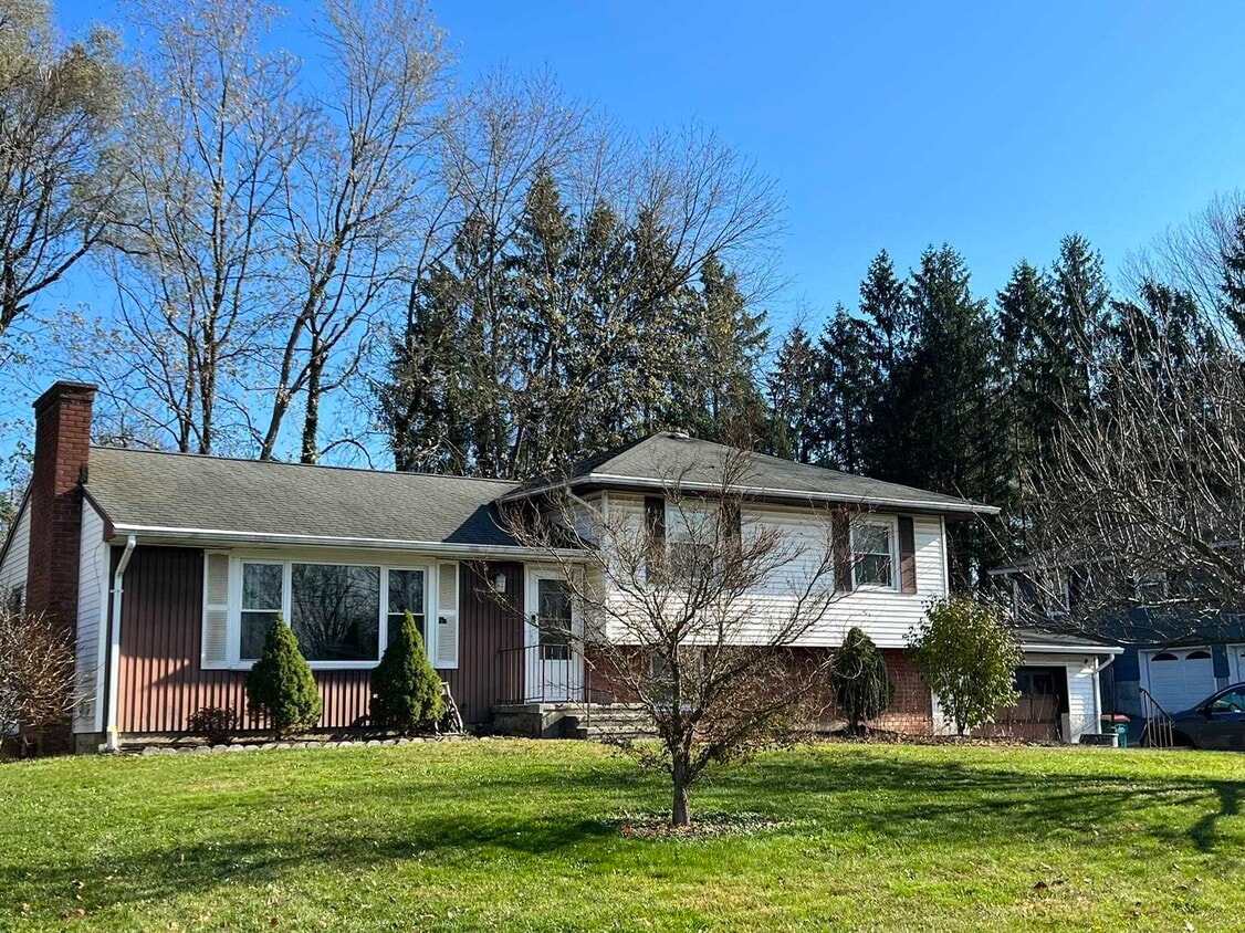 15 Wendover Dr, Poughkeepsie, NY 12601 House Rental in Poughkeepsie