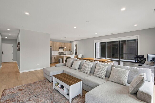 Foto del edificio - 6246 N Pulaski Rd