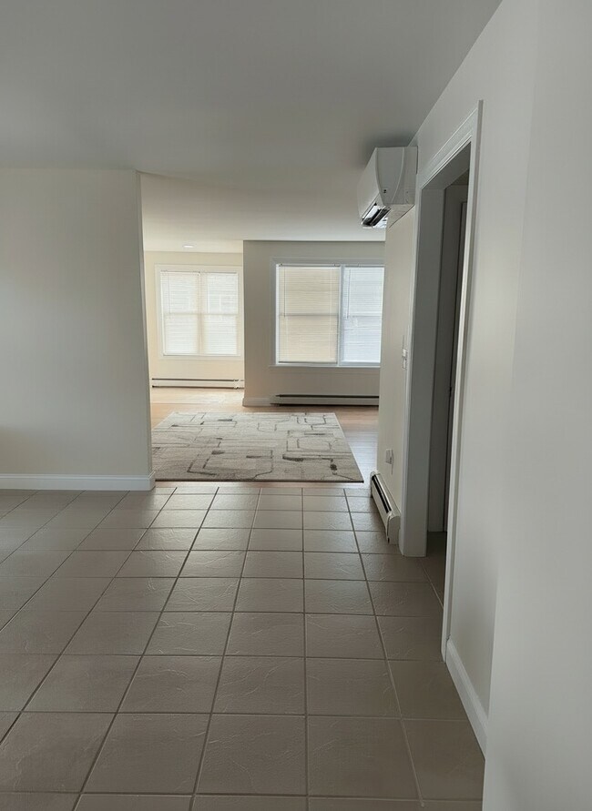 Building Photo - 1 Horseshoe Dr