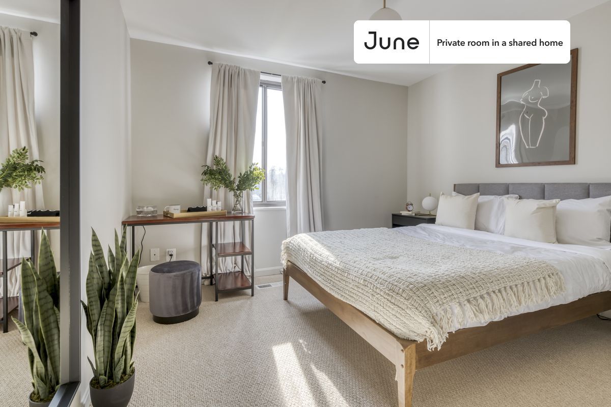 Private bedroom in 5 bed/2.5 bath Home - Private bedroom in 5 bed/2.5 bath Home