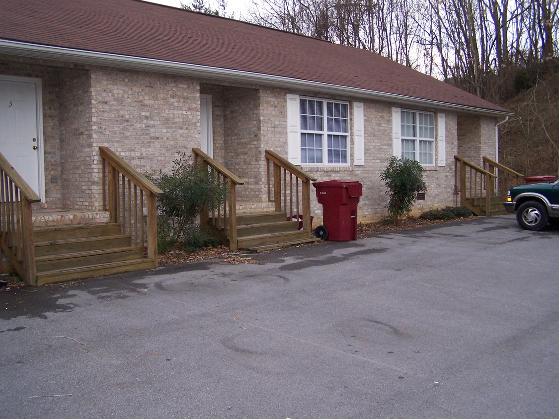Primary Photo - 2822 Plymouth Rd
