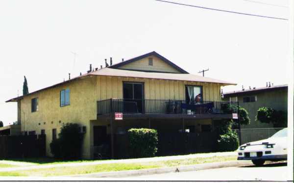 Building Photo - 1140 E 6th St