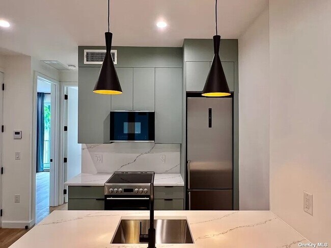 Building Photo - 614 Bainbridge St.